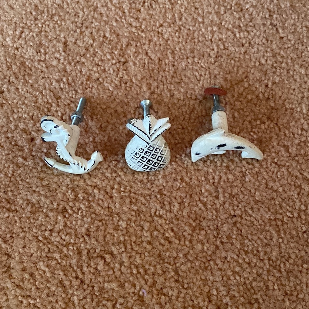 Bathroom cabinet knobs
